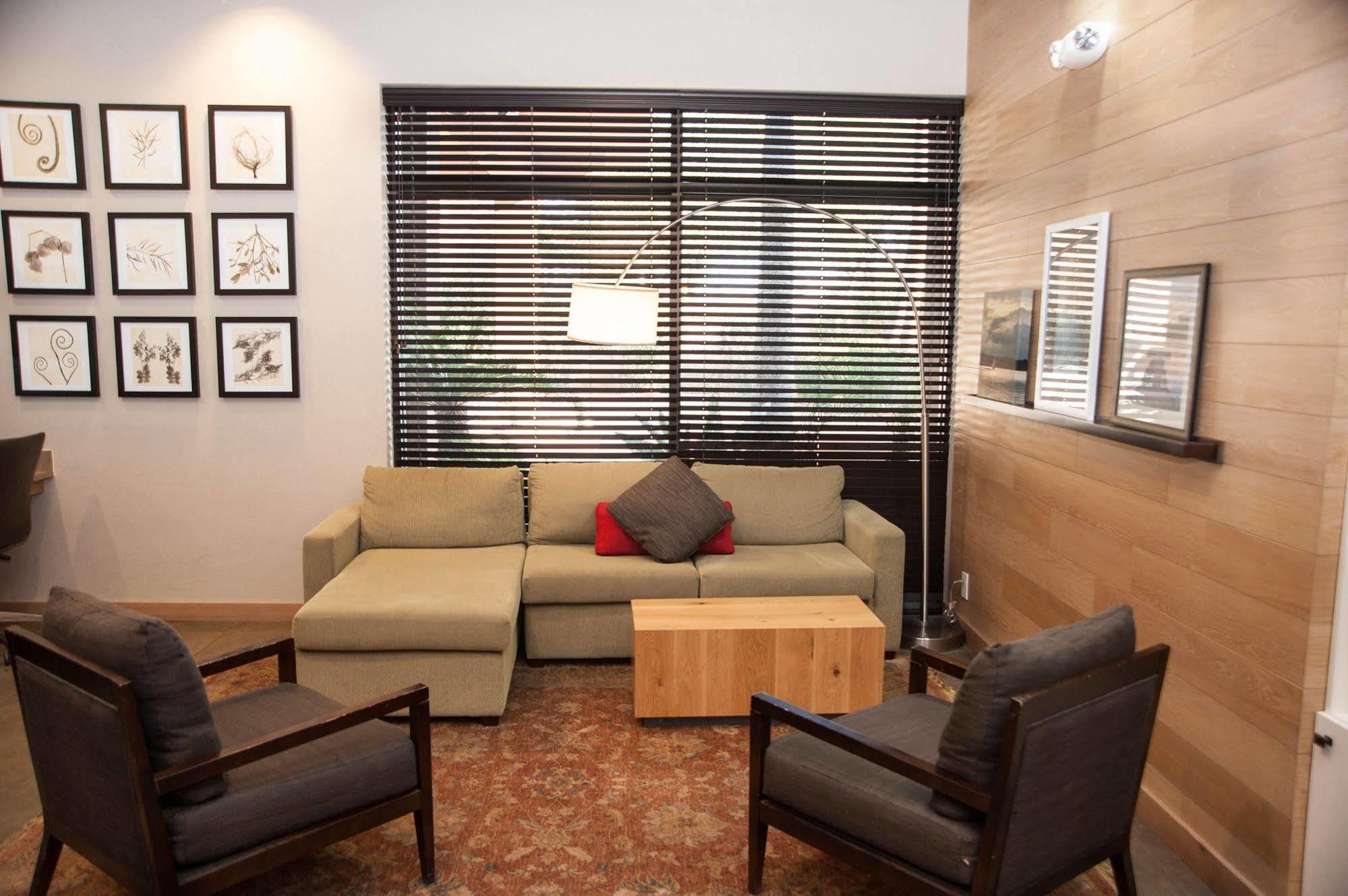 Greentree Inn & Suites Phoenix Sky Harbor Esterno foto