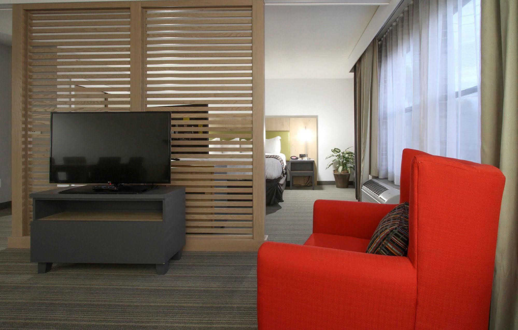 Greentree Inn & Suites Phoenix Sky Harbor Esterno foto